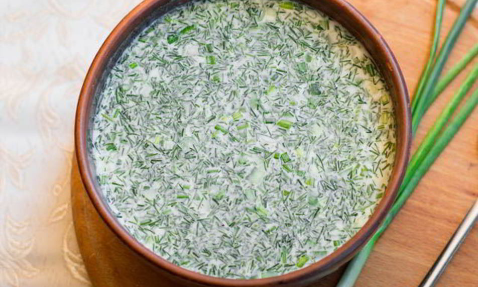 Рецепт окрошки с минеральной негазированной водой, кефиром и курицей