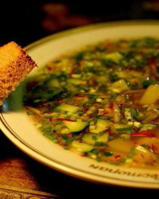 Окрошка с ревенем, морковью и редисом