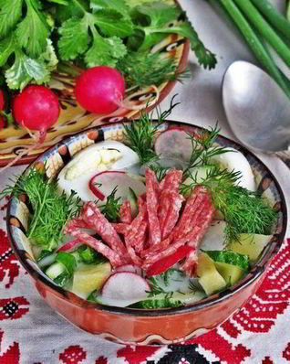 Окрошка с салями на йогурте