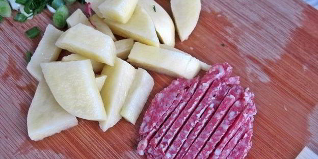 окрошка с салями на йогурте