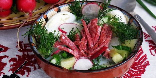 окрошка с салями на йогурте