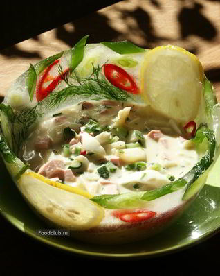 Окрошка в ледяной вазе