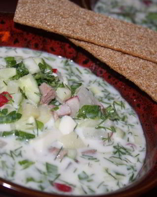 Весенняя окрошка с отварной говядиной на кефире и минералке