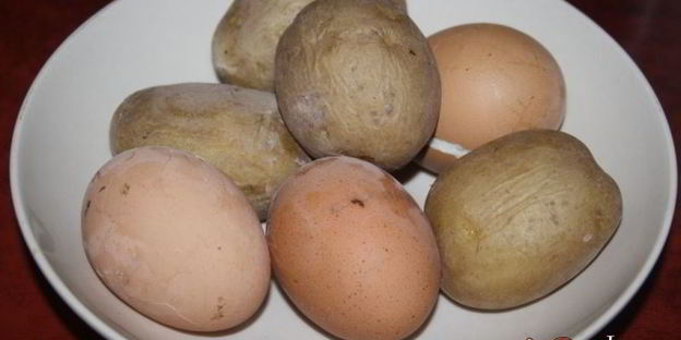 весенняя окрошка с отварной говядиной на кефире и минералке