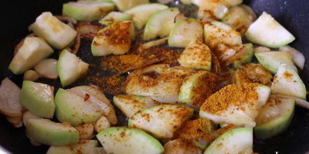 куриный суп с овощами и мелкой пастой