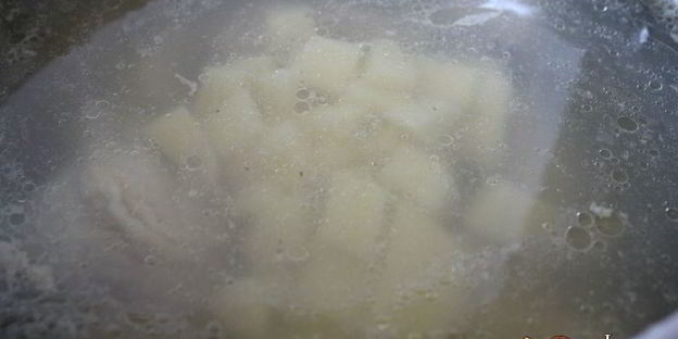 куриный суп с овощами и мелкой пастой