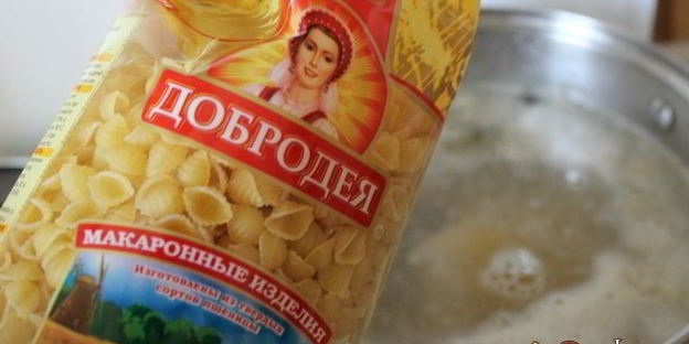 куриный суп с овощами и мелкой пастой