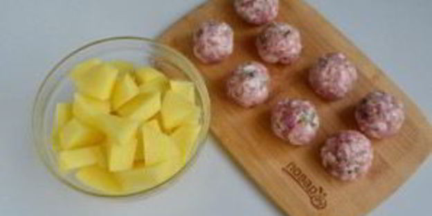 наваристый суп с фрикадельками и овощами