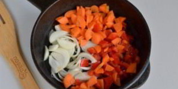 наваристый суп с фрикадельками и овощами