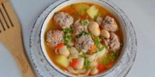 наваристый суп с фрикадельками и овощами