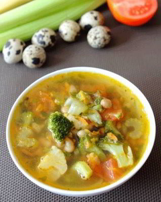 Овощной суп с фасолью на курином бульоне