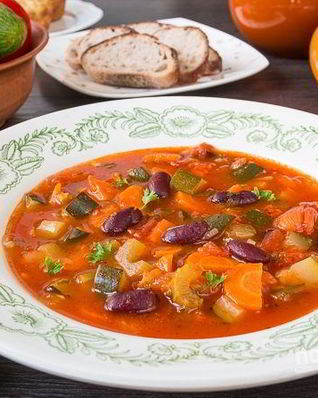 Овощной суп с красной фасолью