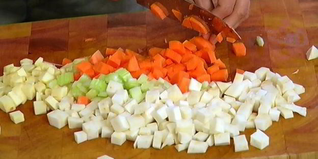 овощной суп с курицей и яичной лапшой