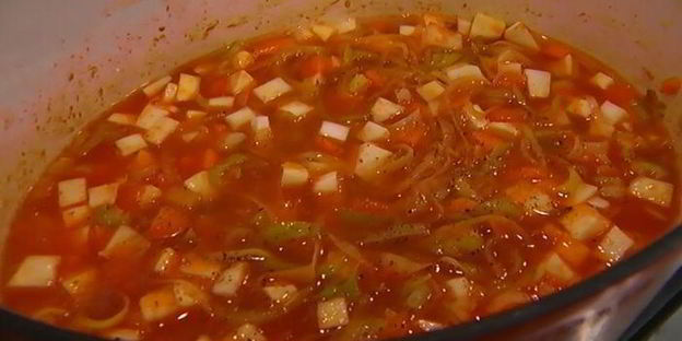 овощной суп с курицей и яичной лапшой