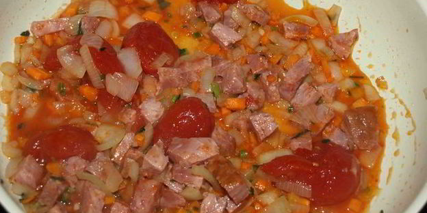 чечевичная похлебка с сальчичоном