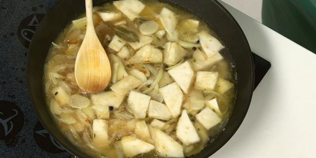 чесночная похлебка с лепешками