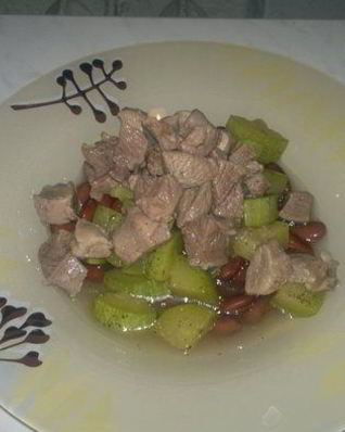 Фасолевая похлебка с бедром индейки и кабачком