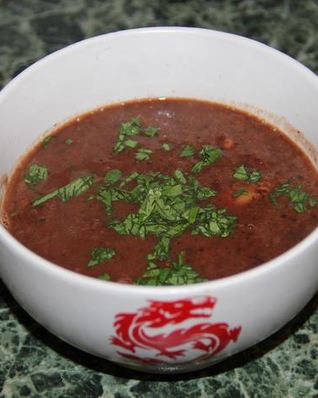 Фасолевая похлебка с грудинкой и чили