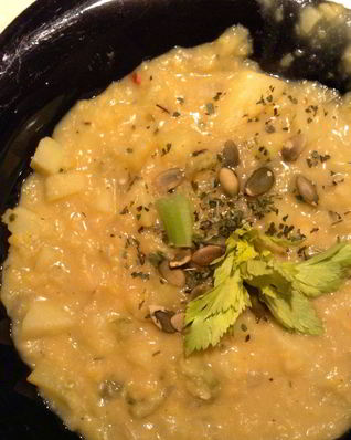 Гороховая похлебка с карри и сельдереем