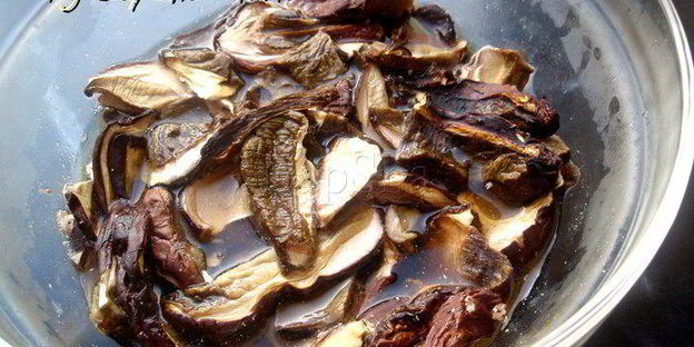 грибная похлебка с перловкой и курицей