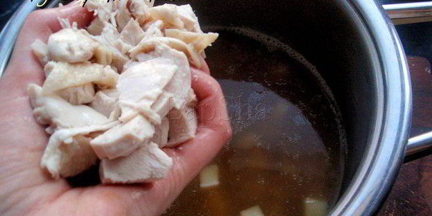 грибная похлебка с перловкой и курицей