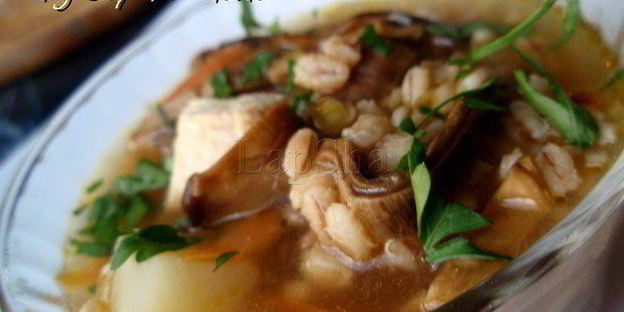 грибная похлебка с перловкой и курицей