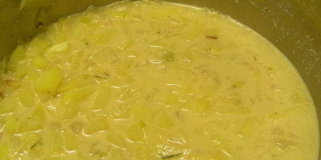 густая похлебка с картофелем, мидиями и треской