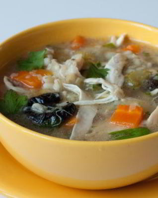 Густая похлебка с курицей и пореем