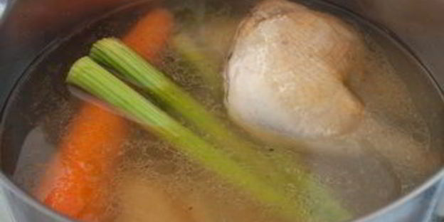 густая похлебка с курицей и пореем