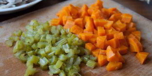 густая похлебка с курицей и пореем