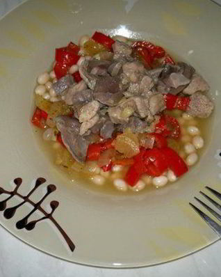 Имбирная фасолевая похлебка с мясом птицы и овощами