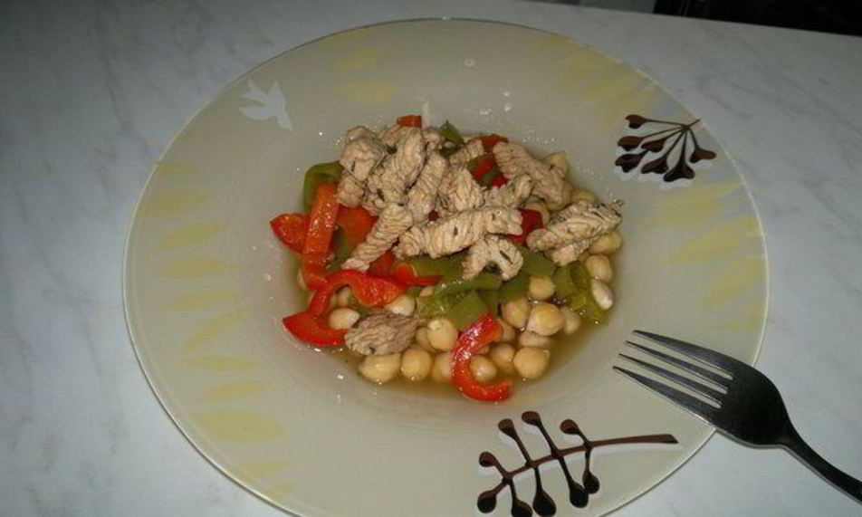 Рецепт нутовой похлебки с бульоном из индейки в бальзамике и лимонном соке со сладкими перцами