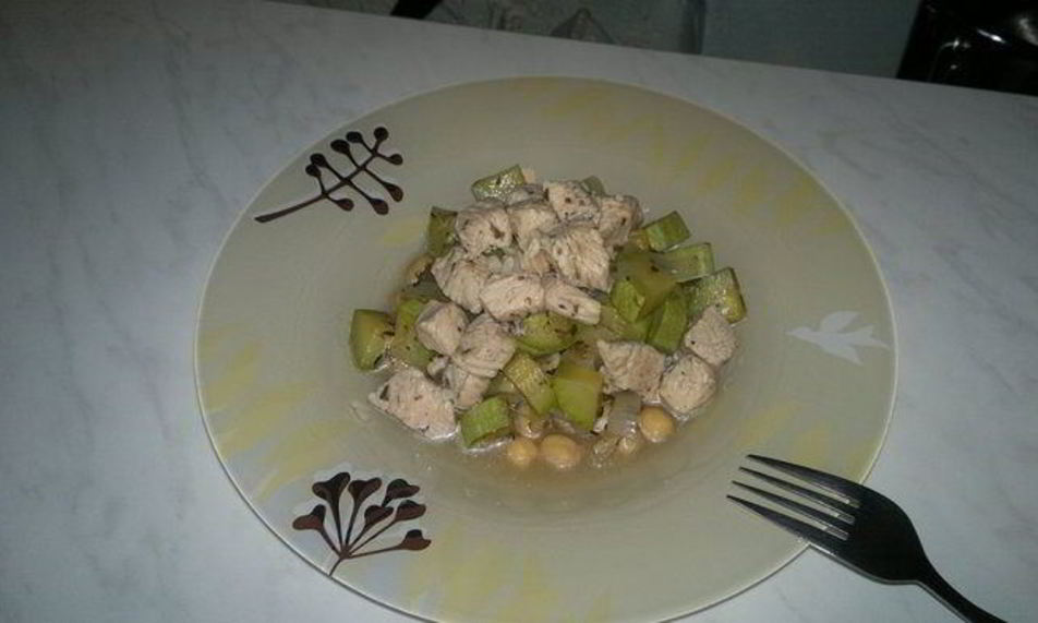 Рецепт нутовой похлебки с чесночным бульоном из индейки и кабачком