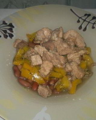 Похлебка из фасоли со свиным окороком, сладким перцем и лесными грибами