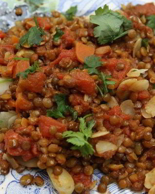 Пряная чечевичная похлебка с миндалем