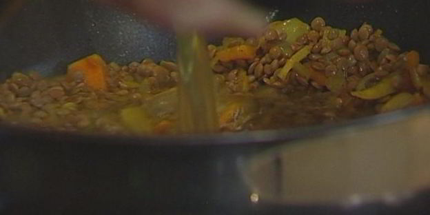 пряная чечевичная похлебка с миндалем