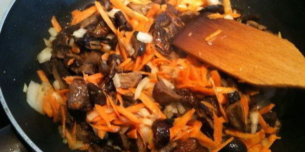 сытная постная похлебка с грибами и фасолью