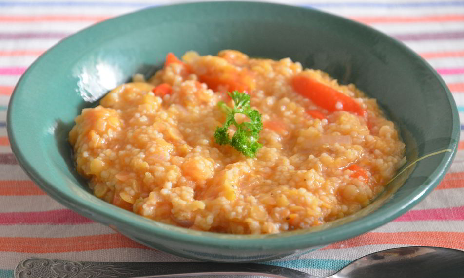 Рецепт томатного супа-похлебки с кускусом, сладким перцем и острым чили