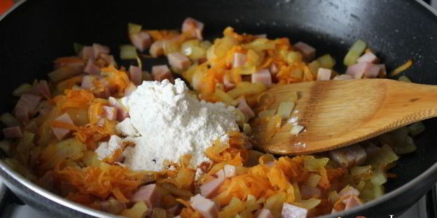 польский суп с маринованными огурцами