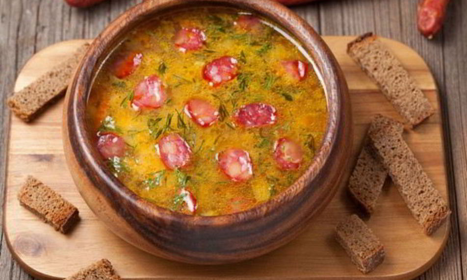 Рецепт простого супа из копченых колбасок