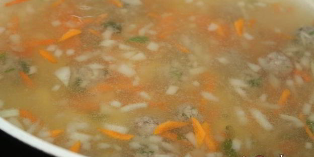 простой суп с индюшиными фрикадельками