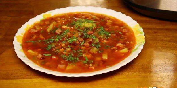 рассольник с колбасой и копченостями