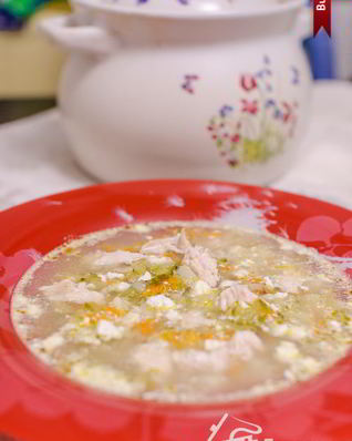 Рассольник с курицей и сыром в горшочке