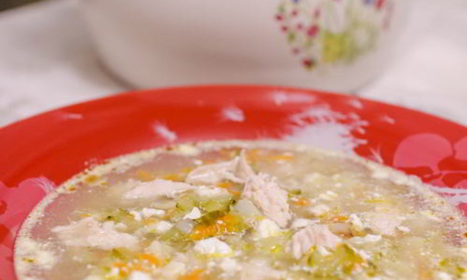 Рецепт рассольника с курицей и сыром в горшочке