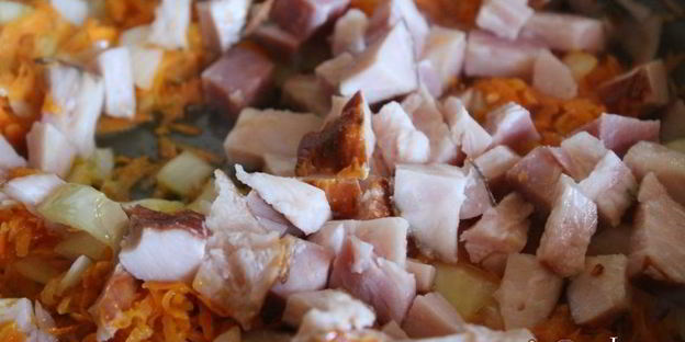 рассольник с маслятами и ветчиной