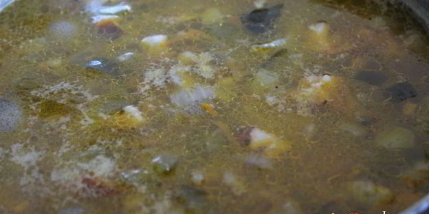 рассольник с маслятами и ветчиной