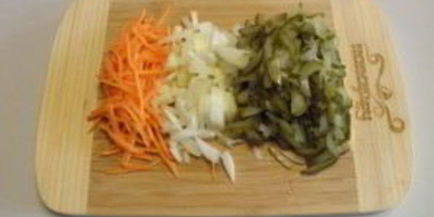 рассольник с перловкой и солеными огурцами