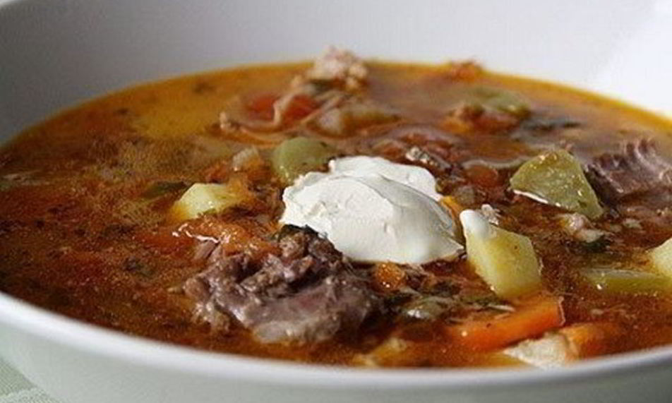 Рецепт рассольника с тушенкой и сметаной