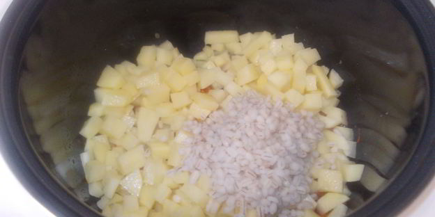 рассольник в мультиварке с перловкой