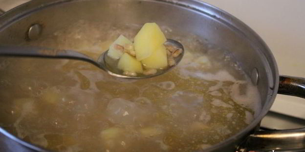 вкуснейший рассольник с шампиньонами на говяжьем бульоне